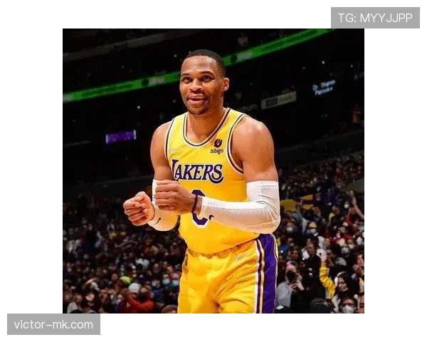 威斯布鲁克无球效率提升，改变湖人进攻结构