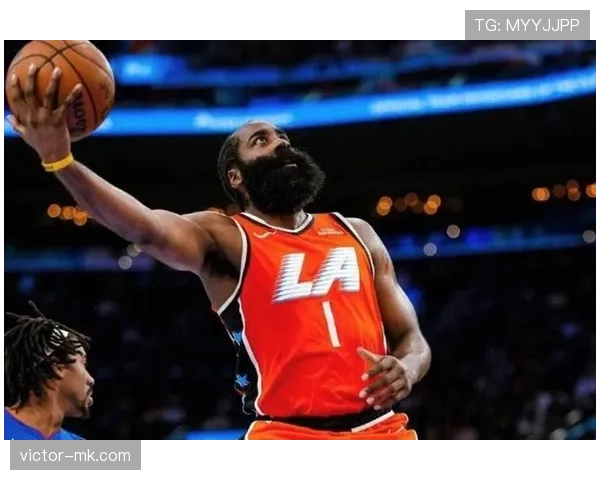 米切尔靠突破单打拉开空间，对比上季三分选择减少